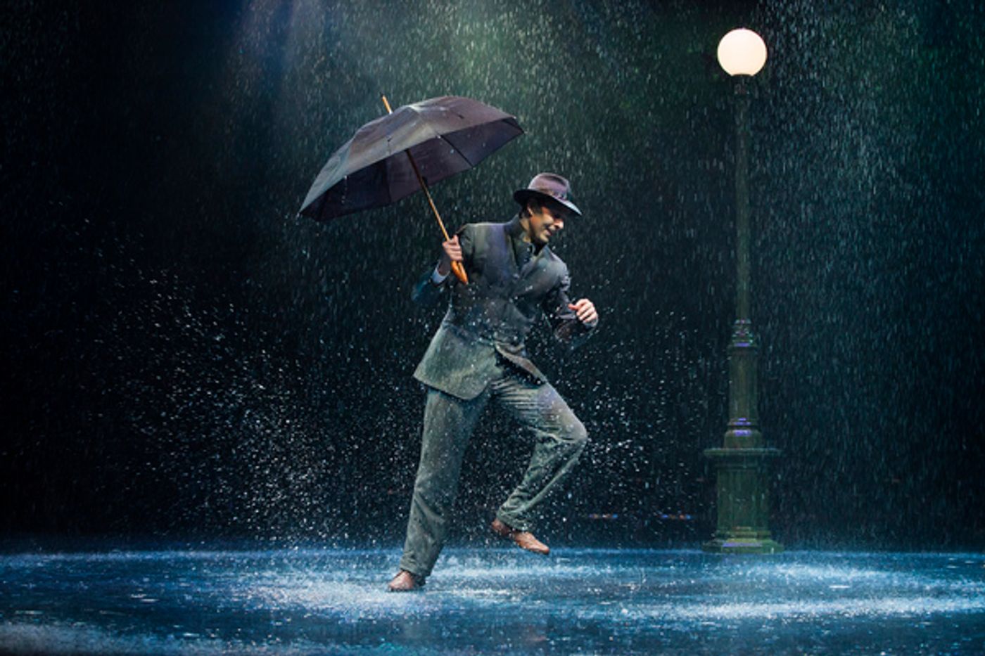 Photo Flash: Broadway At Music Circus Season Opens with SINGIN' IN THE RAIN  Image