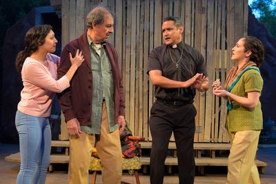 Gianna DiGregorio Rivera (Antonia), Emilio Delgado (Quijano/Quixote), Sol Castillo (P Photo