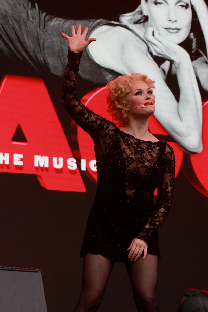 Photo Flash: The West End's Best Come Out For West End Live - DREAMGIRLS, MAMMA MIA!, CHICAGO, THRILLER LIVE — photo 26 of 55