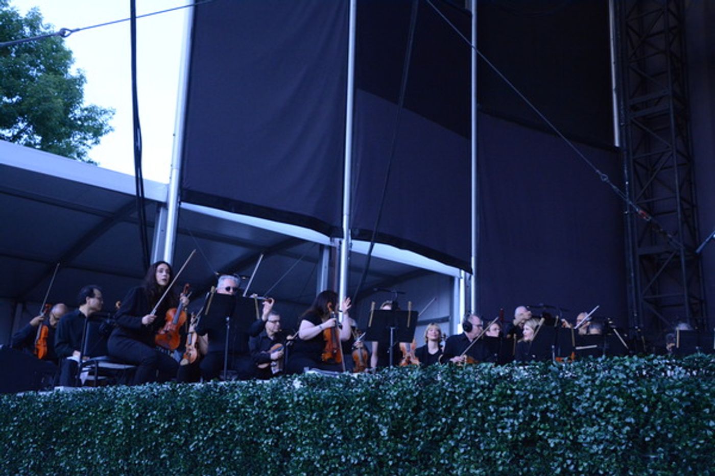 Photo Coverage: ROGER DALTREY AND THE NO PLAN B BAND Play Forest Hills with The New York Pops Photo Coverage: ROGER DALTREY AND THE NO PLAN B BAND Play Forest Hills with The New York Pops Image