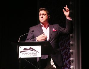 Christopher Sieber
 Photo