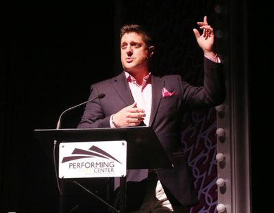 Christopher Sieber
 Photo