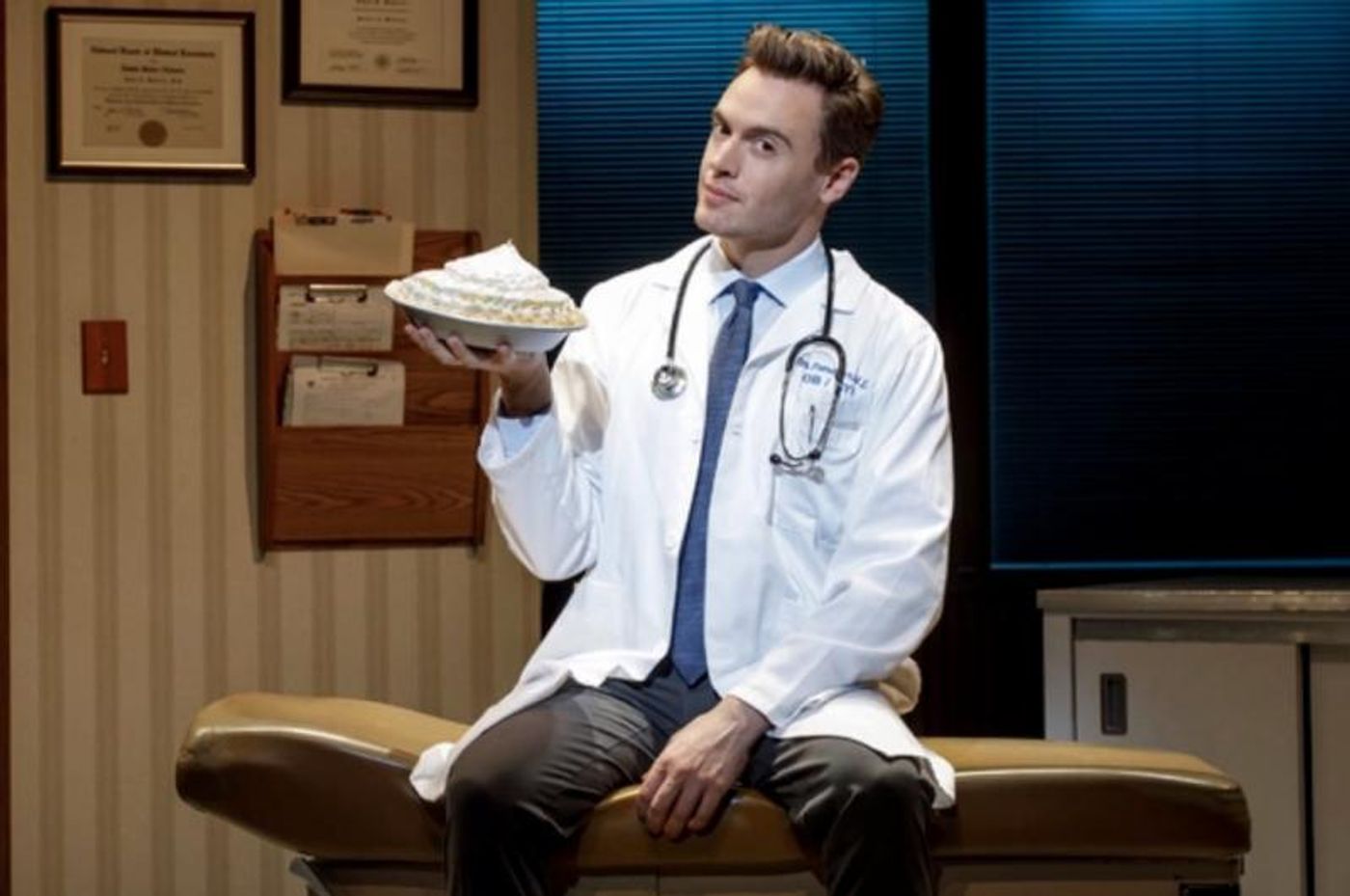 Brief 6/21: SKINTIGHT Starring Idina Menzel Opens Tonight, and More! Brief 6/21: SKINTIGHT Starring Idina Menzel Opens Tonight, and More! Image