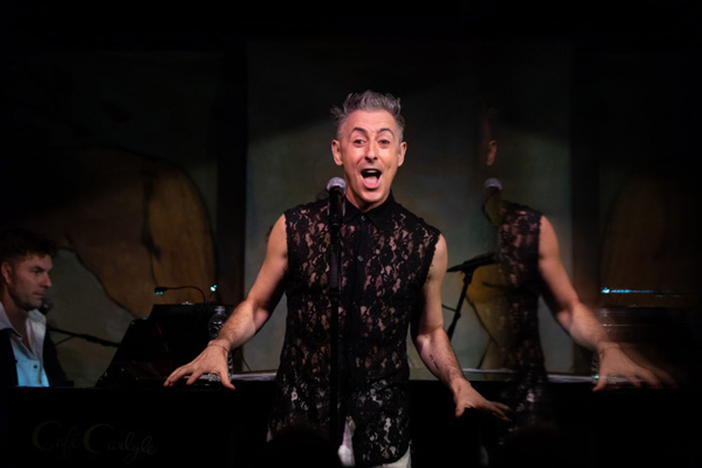 Photo Flash: Alan Cumming Returns to the Legendary Cafe Carlyle!  Image