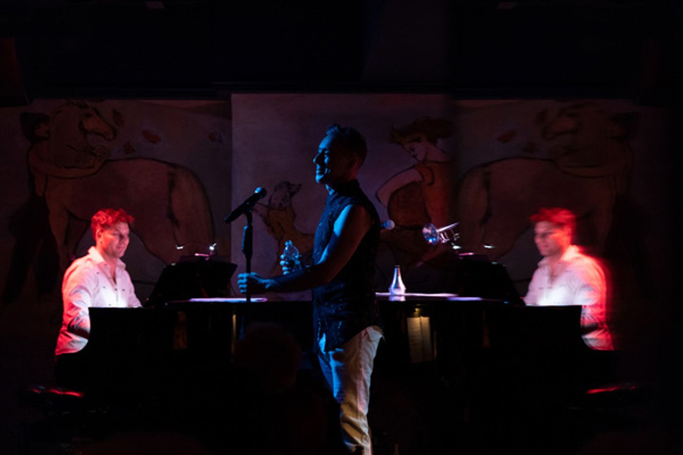 Photo Flash: Alan Cumming Returns to the Legendary Cafe Carlyle!  Image