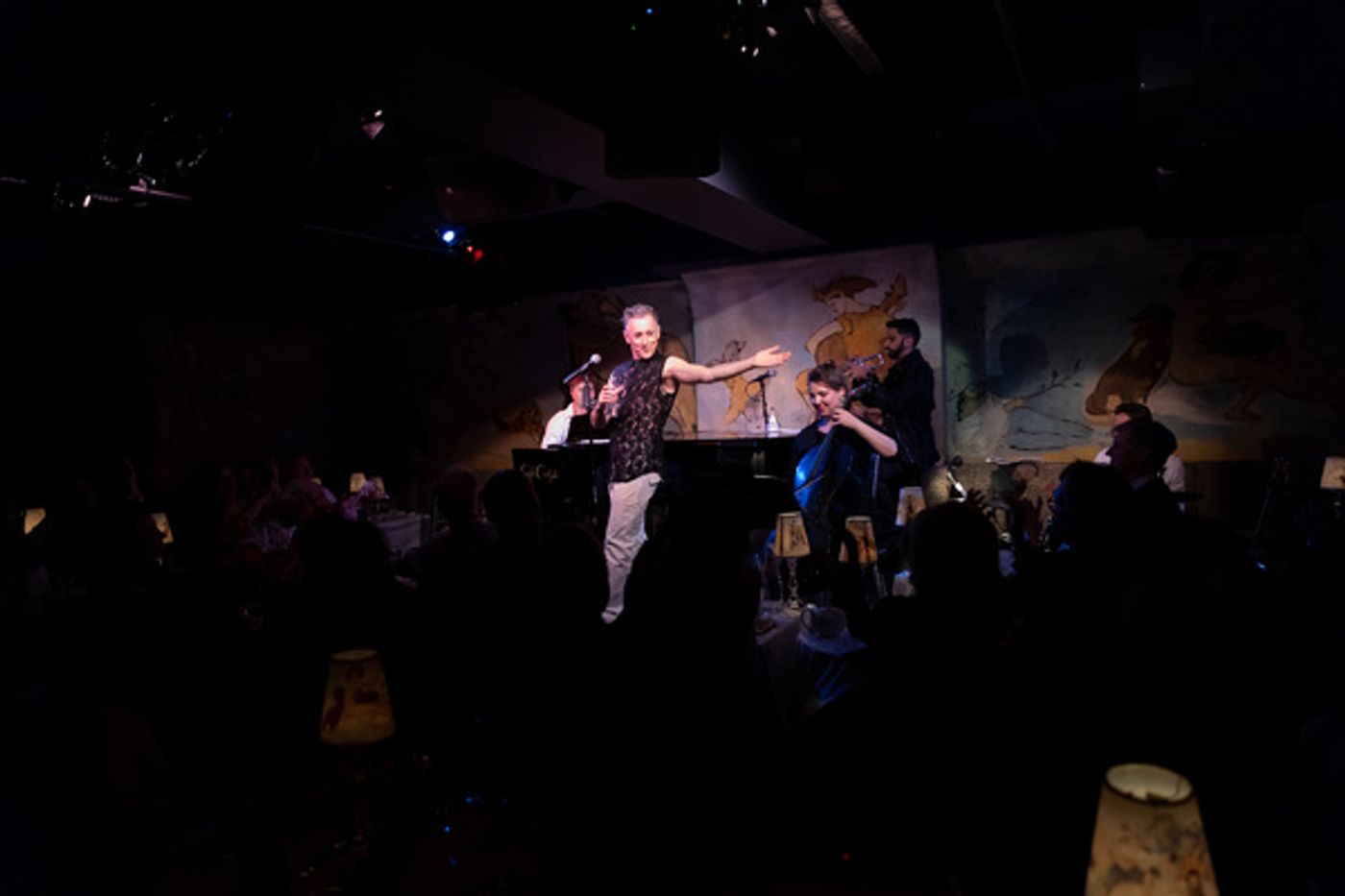 Photo Flash: Alan Cumming Returns to the Legendary Cafe Carlyle!  Image