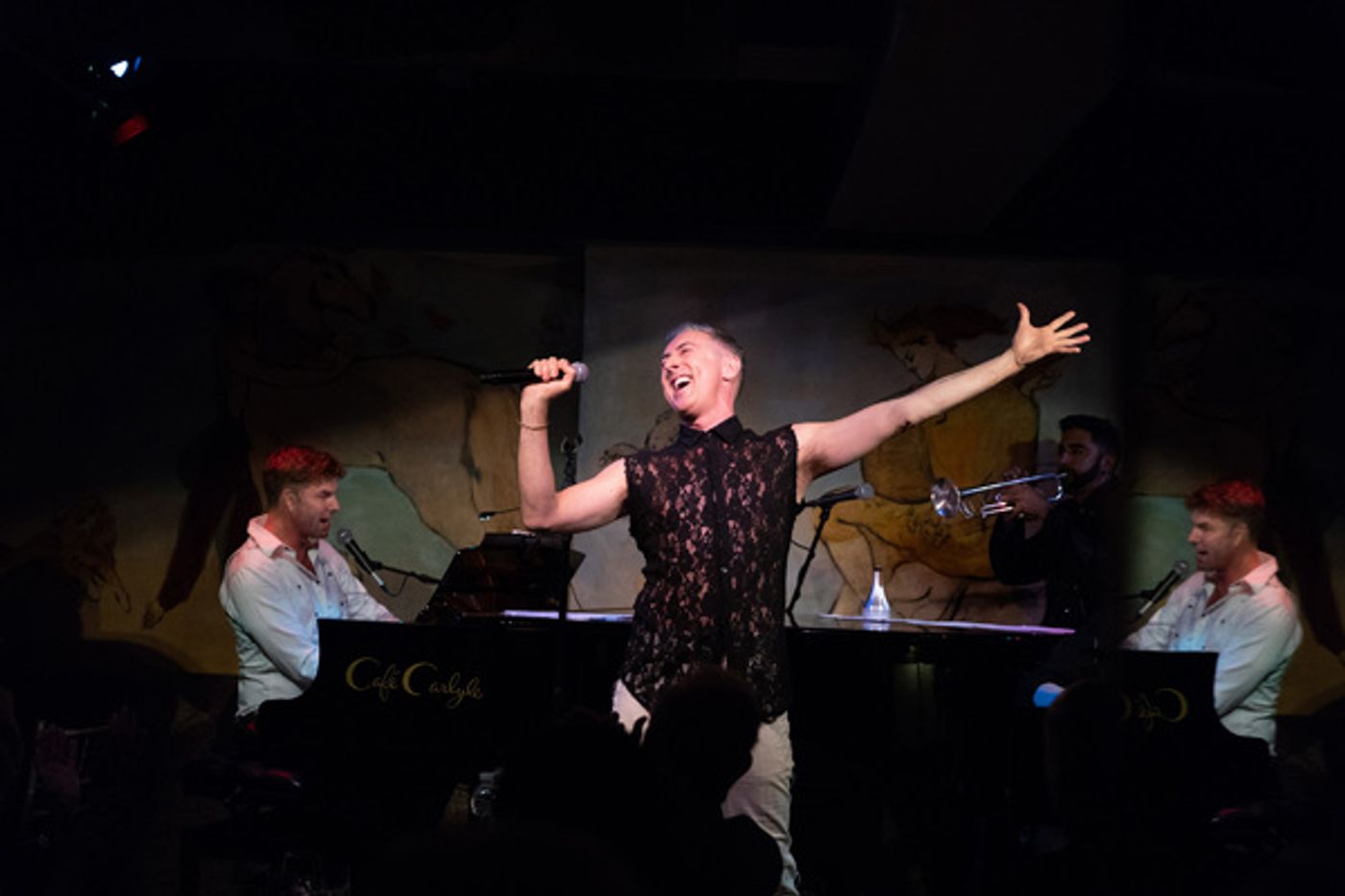 Photo Flash: Alan Cumming Returns to the Legendary Cafe Carlyle!  Image