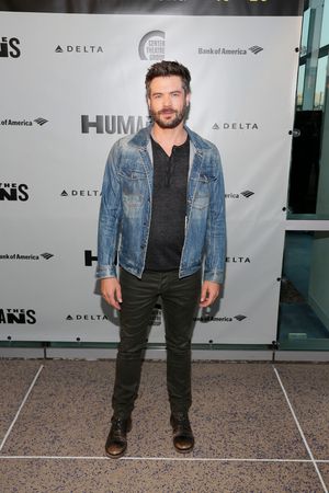 Charlie Weber Photo