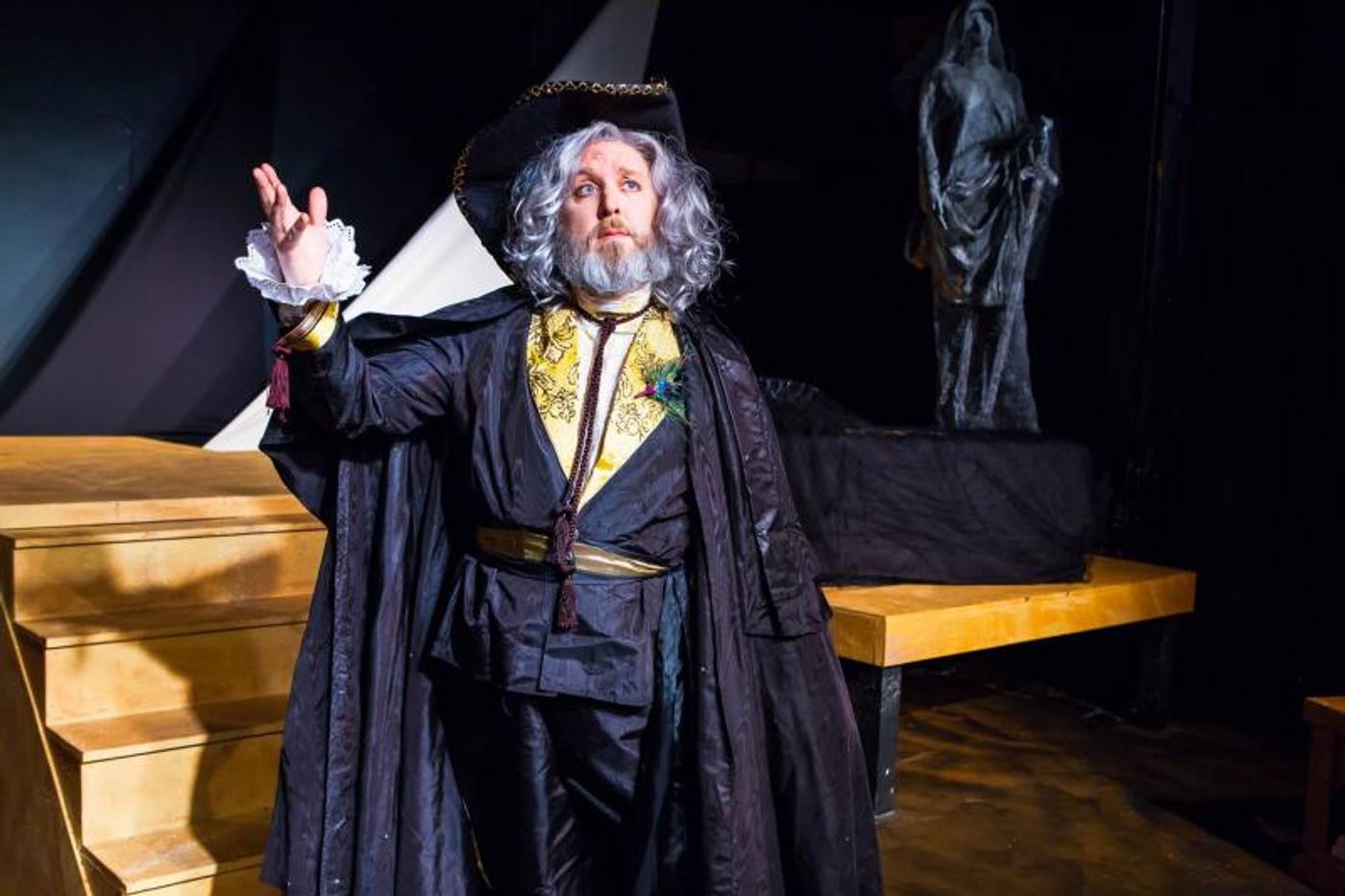 Review: Theatrics and Comedy are Alive in 'ROSENCRANTZ AND GUILDENSTERN ARE DEAD' at Theatre Downtown  Image