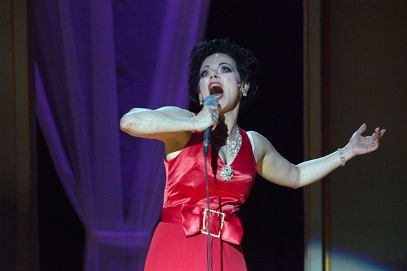 Photo Flash: Angela Ingersoll Stars in the St. Louis Premiere of END OF THE RAINBOW  Image