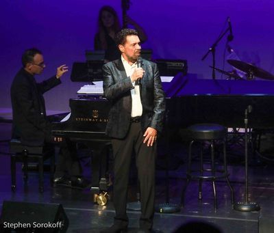 Clint Holmes Photo