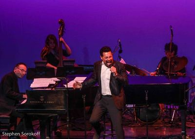 Clint Holmes Photo