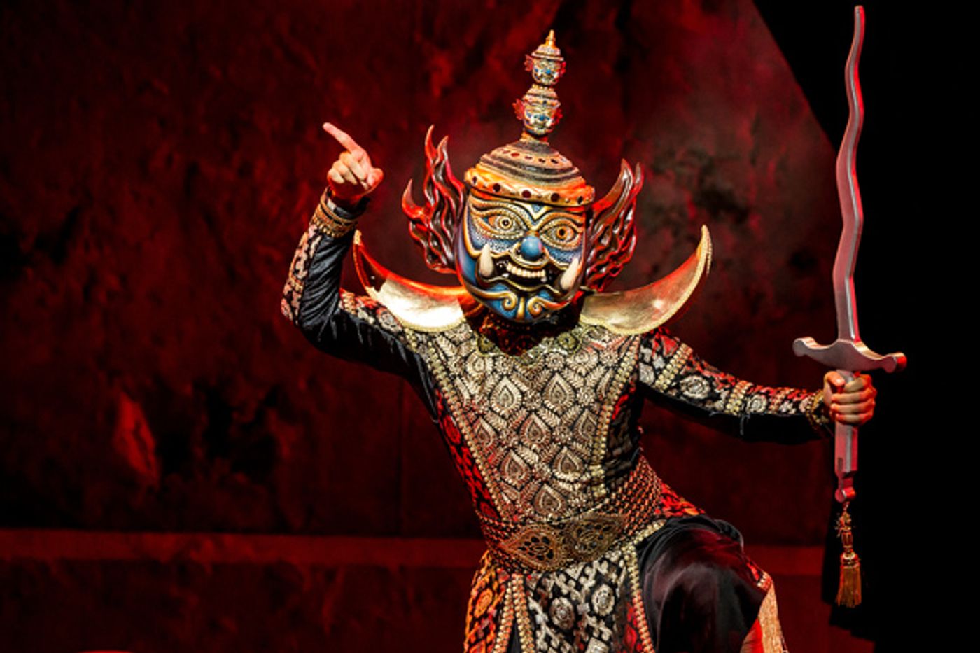 Photo Flash: First Look at Kelli O'Hara and Ken Watanabe in Action in West End's THE KING AND I  Image