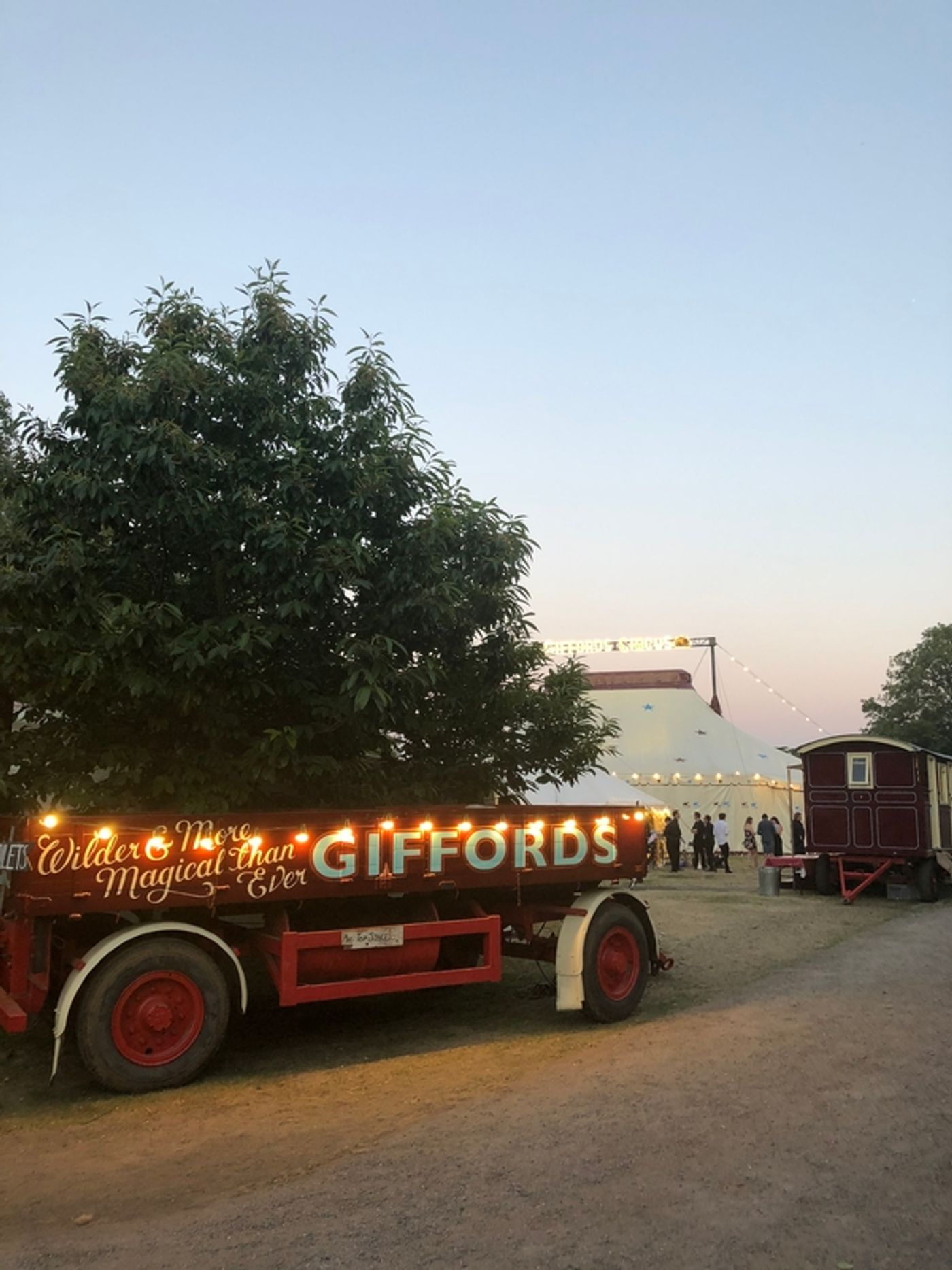 Photo Flash: Jennifer Saunders, Anna Friel and More Visit MY BEAUTIFUL CIRCUS  Image