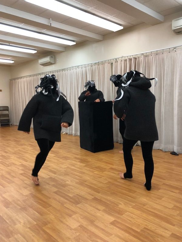  The company: Oliver Pfulg, Floriana Frassetto, Christa Barrett, Sara Francesca Herma Photo