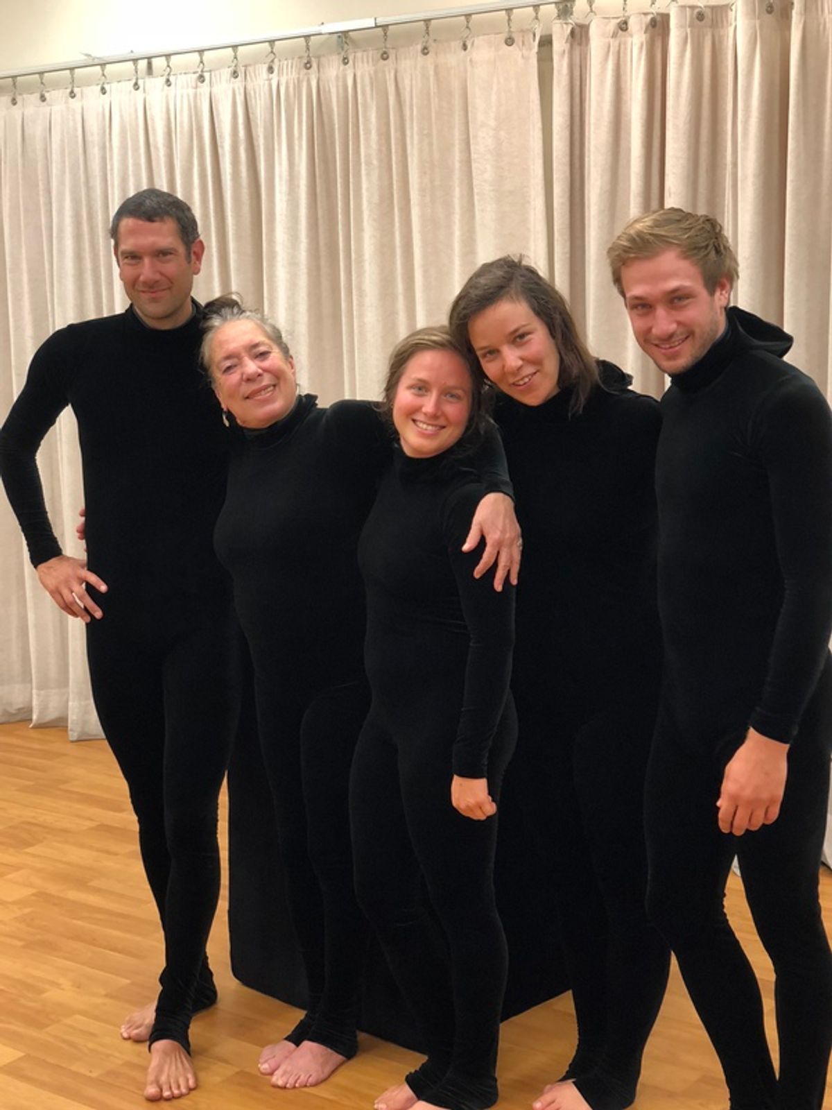 The company: Oliver Pfulg, Floriana Frassetto, Christa Barrett, Sara Francesca Hermann and Kevin Blaser
 at 