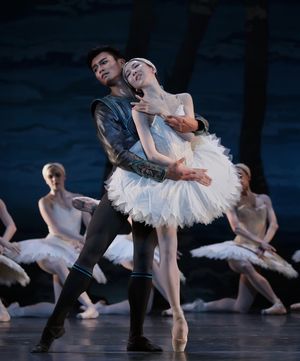 Houston Ballet Principals Yuriko Kajiya as Odette and Chun Wai Chan as Siegfried with Photo