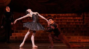 Houston Ballet Principals Yuriko Kajiya as Odile and Chun Wai Chan as Siegfried with  Photo