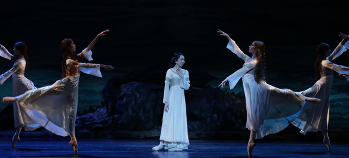 Houston Ballet Principals Yuriko Kajiya as Odette with Artists of Houston Ballet in Stanton Welchâ€™s Swan Lake.   at 