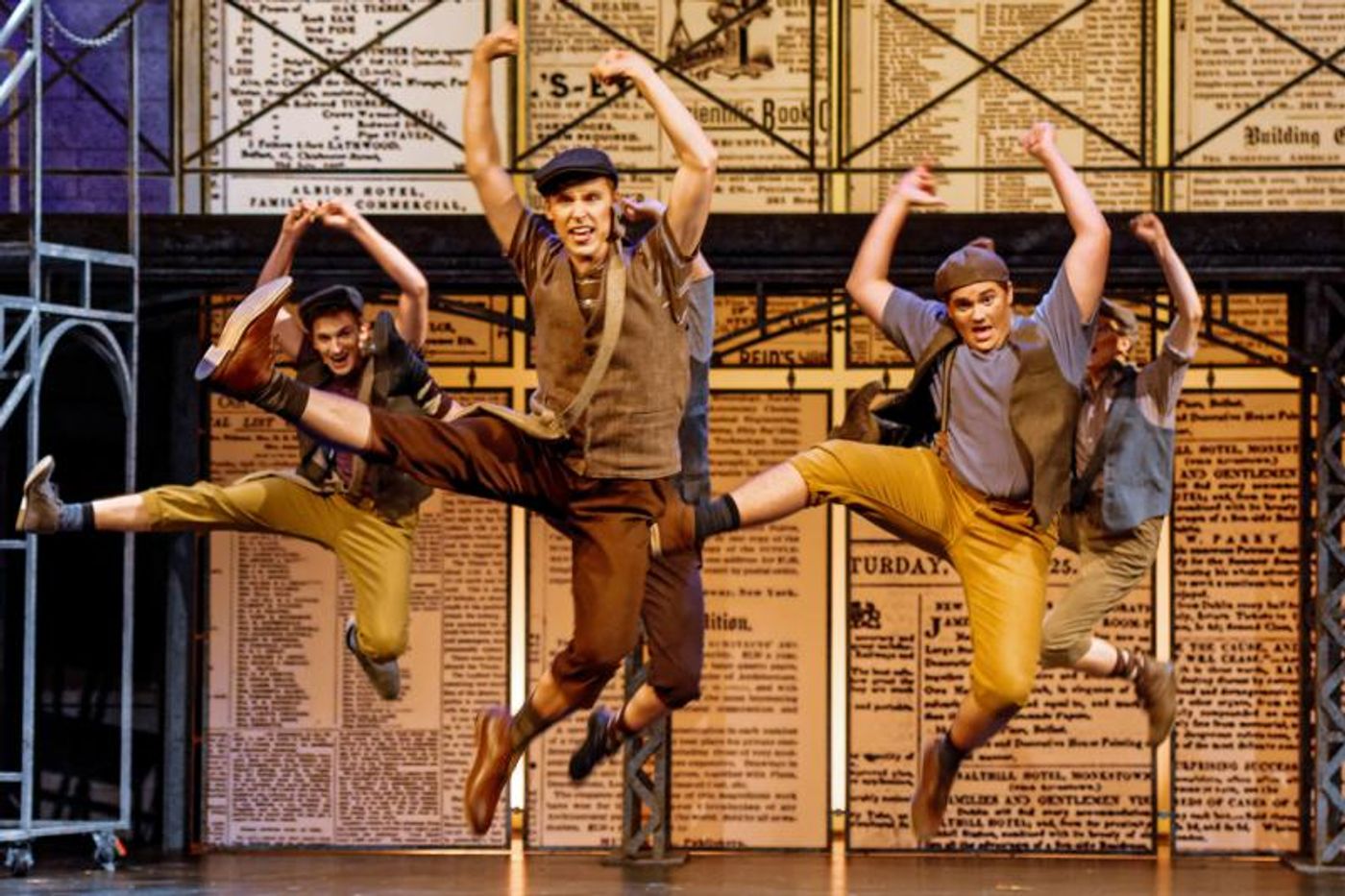 Review: NEWSIES at White Theatre  Image