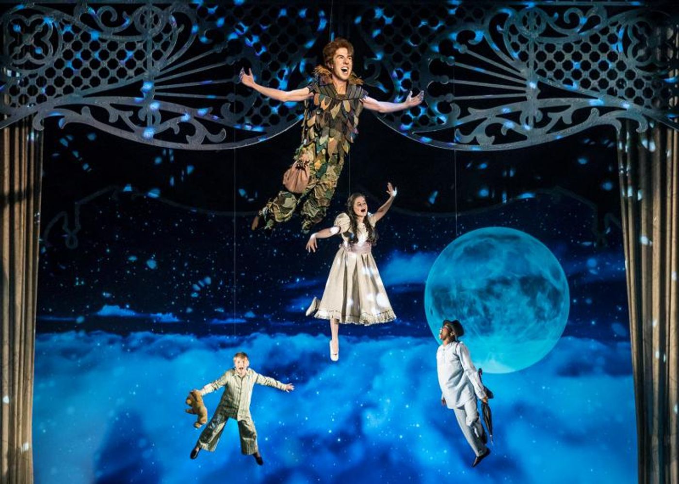 Review: Chicago Shakespeare Theater's PETER PAN Provides High-Flying Fun  Image