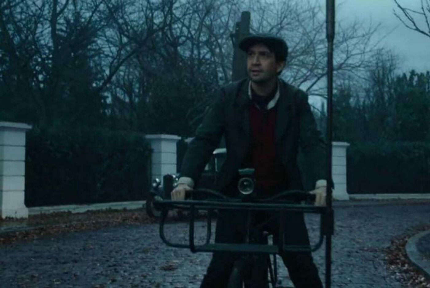 Brief 7/11: MARY POPPINS RETURNS Sets Early Release Date, and More!  Image