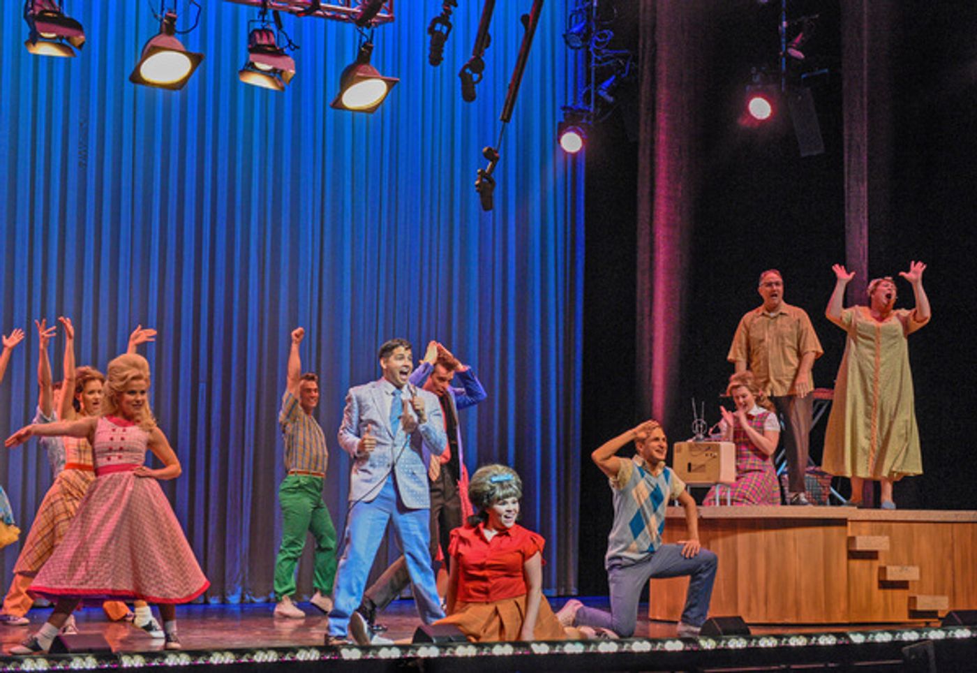 Photo Flash: HAIRSPRAY Dances Into Dallas Theatre Center  Image