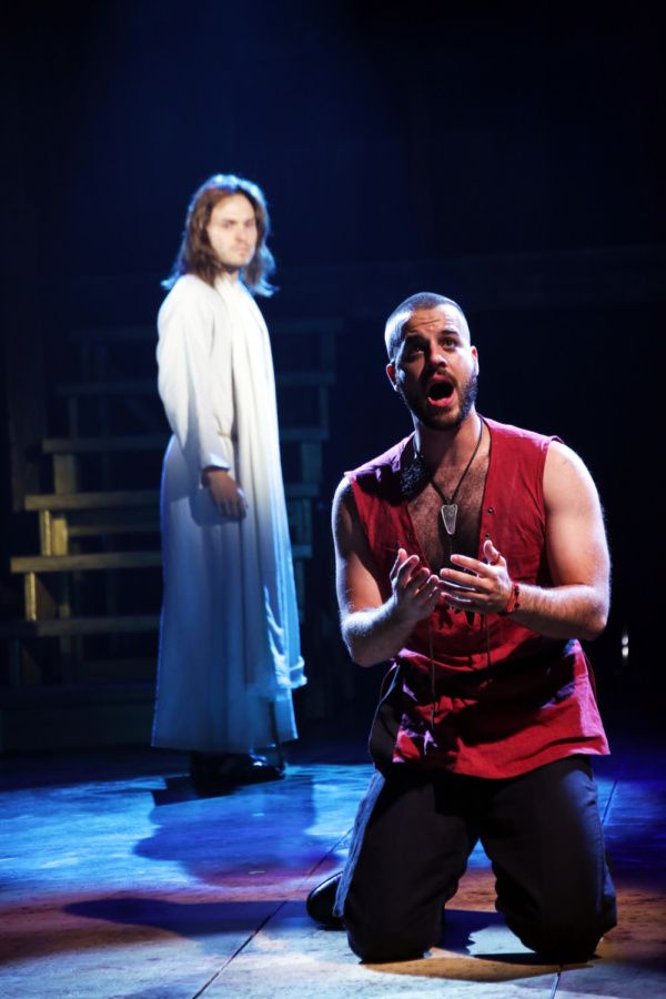 Alex Prakken (Jesus) and Ryan Vona (Judas) Photo