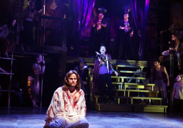 Alex Prakken (Jesus) and Jonathan Cobrda (Pilate) Photo