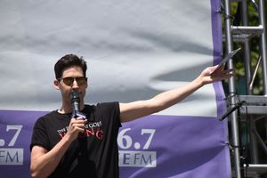 Alex Mandell @ BroadwayWorld Alex Mandell Photo