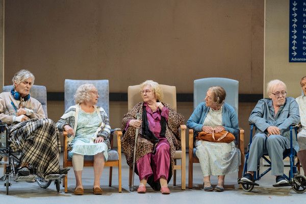 Simon Williams, Sue Wallace, Gwen Taylor, Julia Foster, Jeff Rawle Photo
