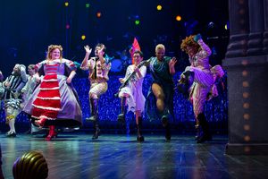 Jane Wiedlin and the cast of HEAD OVER HEELS @ BroadwayWorld Jane Wiedlin and the cast of HEAD OVER HEELS Photo