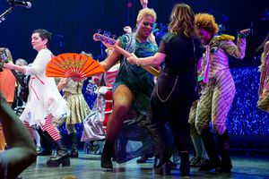 Jane Wiedlin, Peppermint, Kathy Valentine and the cast of HEAD OVER HEELS @ BroadwayWorld Jane Wiedlin, Peppermint, Kathy Valentine and the cast of HEAD OVER HEELS Photo