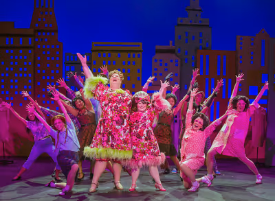Jason Simon as Edna Turnblad, Katy Geraghty as Tracy Turnblad Photo