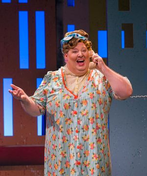 Jason Simon as Edna Turnblad Photo