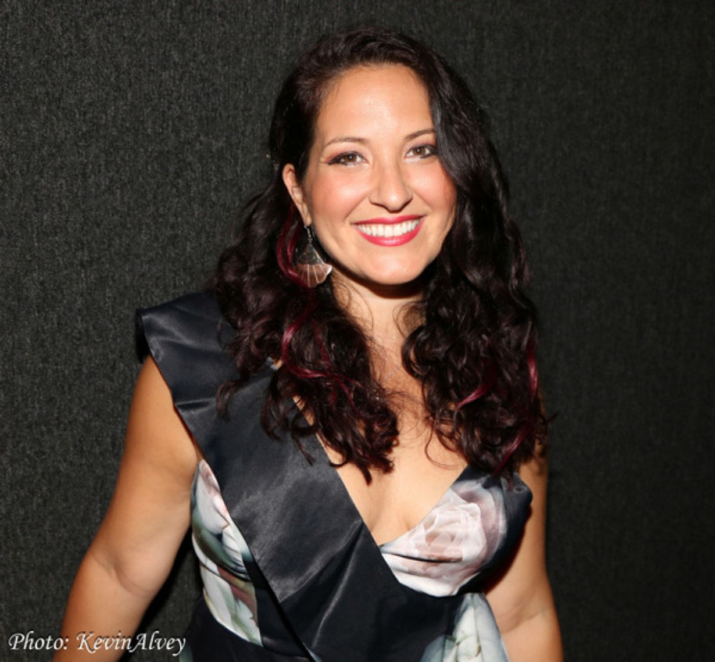 Photo Flash: Nicole Zuraitis Comes to the Birdland Theater  Image