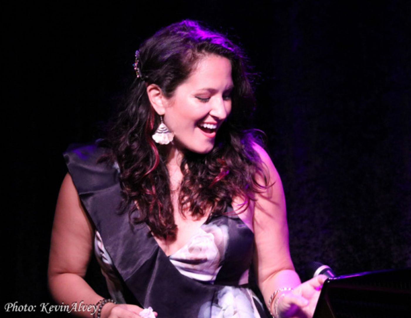 Photo Flash: Nicole Zuraitis Comes to the Birdland Theater  Image