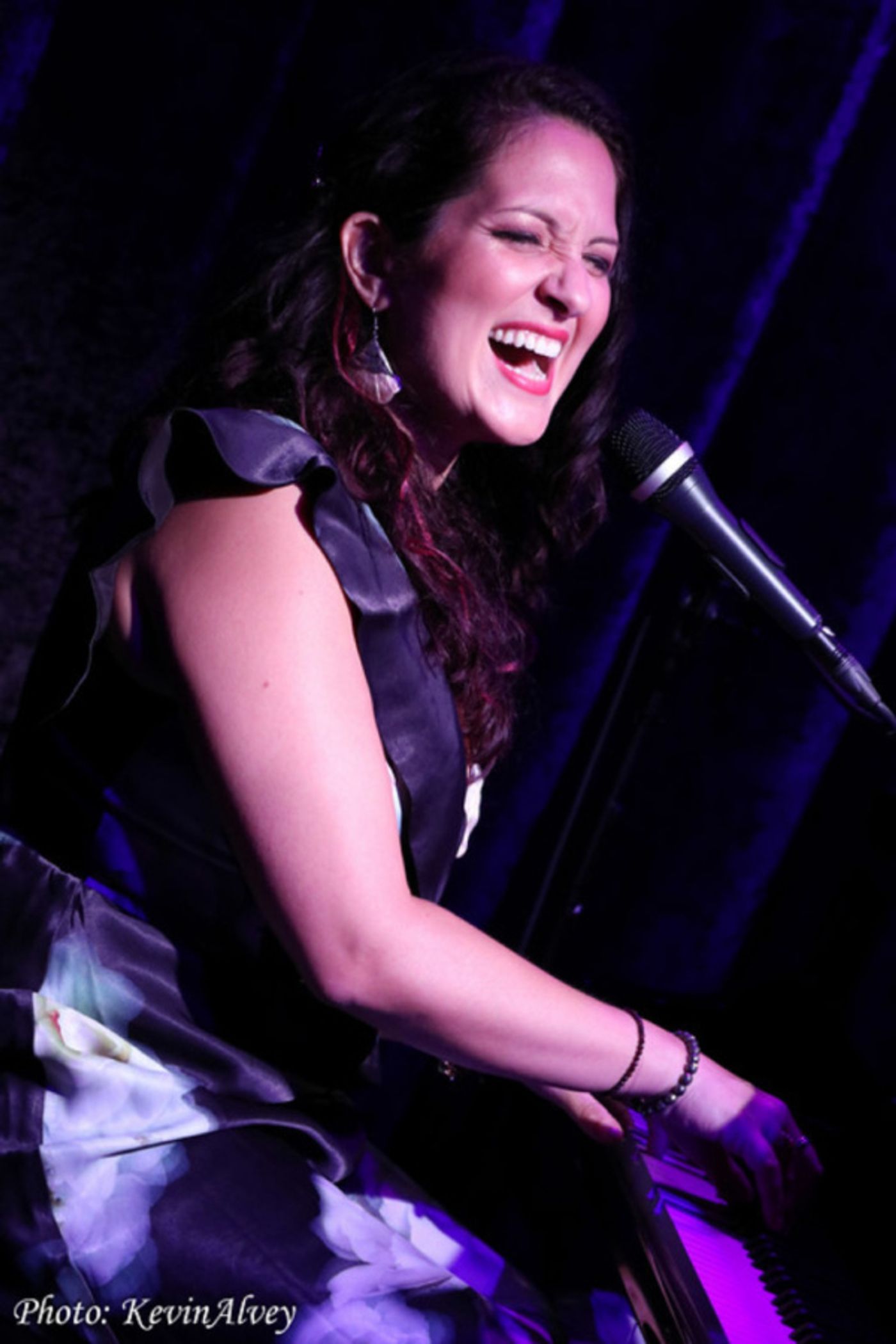 Photo Flash: Nicole Zuraitis Comes to the Birdland Theater  Image