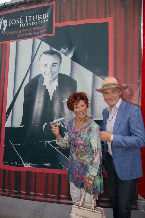 Photo Flash: The Stars Gather Under The Stars For the Great Jose Iturbi at The Hollywood Bowl — photo 2 of 11