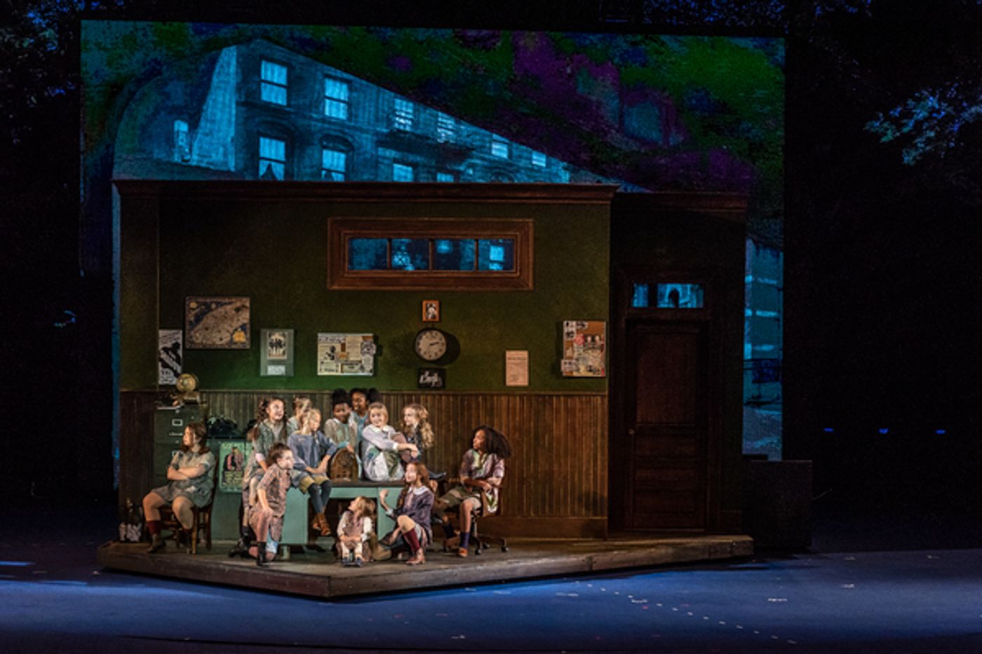 Photo Flash: Christopher Sieber, Jennifer Simard, and More Star in ANNIE at The Muny  Image