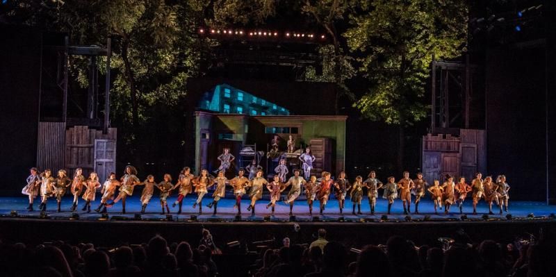 Review: Darn Tootin'! ANNIE Enchants and Delights at The Muny  Image