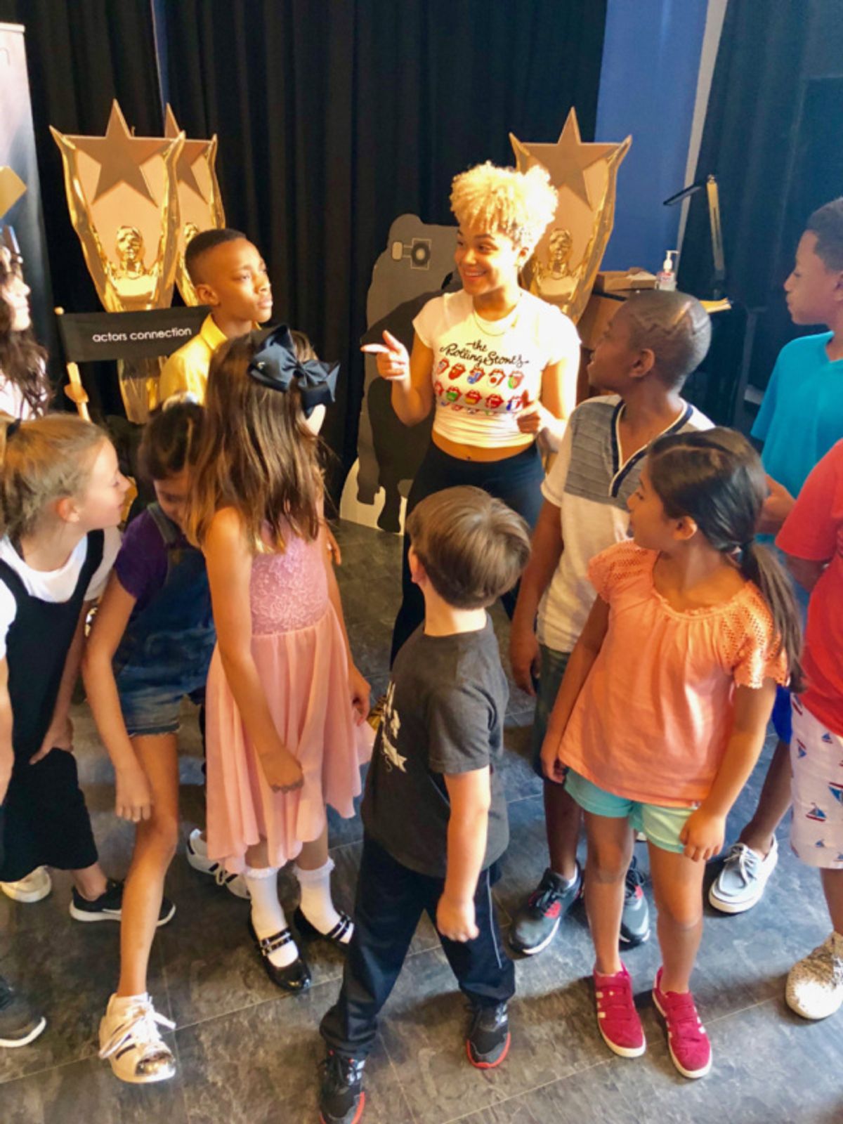 Broadway Star Kim Exum speaks to Actors Connection kids about acting on-stage. at 