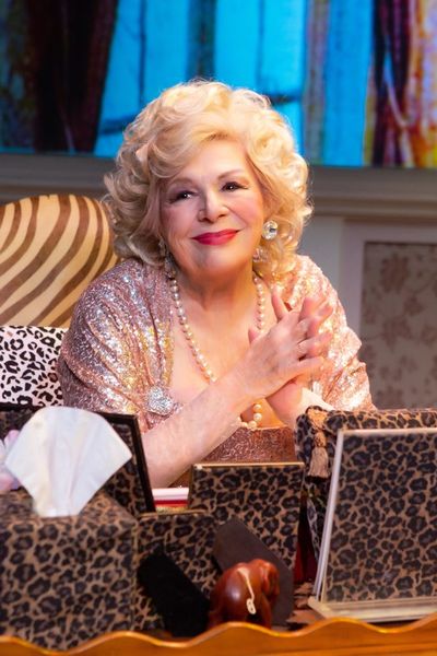 Renee Taylor Photo