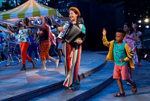 Shaina Taub (center) with the RED community ensemble  Photo