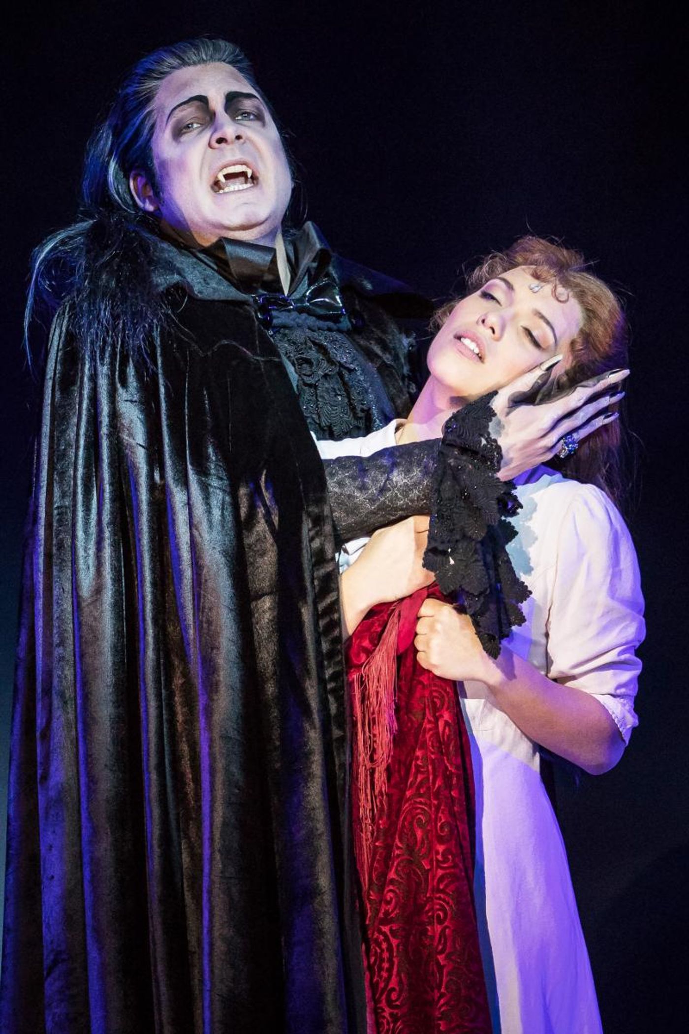 Review: DANCE OF THE VAMPIRES at Musical Dome, Cologne - The Vampires take a big, juicy bite out of Cologne  Image