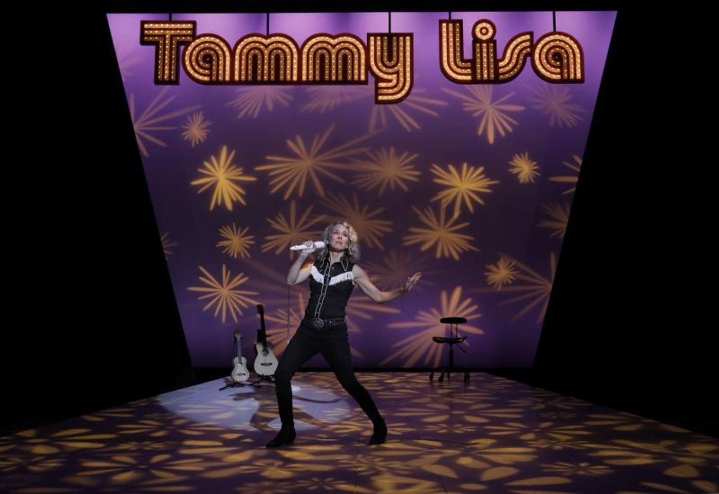 Review: ACT's LAUREN WEEDMAN DOESN'T LIVE HERE ANYMORE Cavorts with Little Point  Image