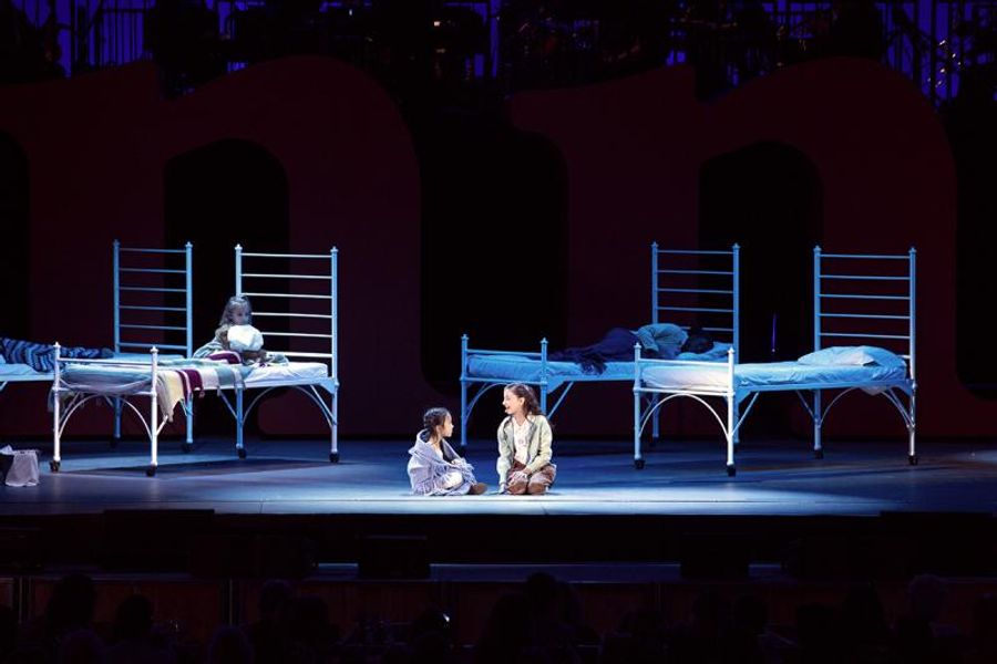 Review: Salonga, Grier, Hilty, Bart & Company Lead Charming Arden-directed ANNIE at the Hollywood Bowl Image