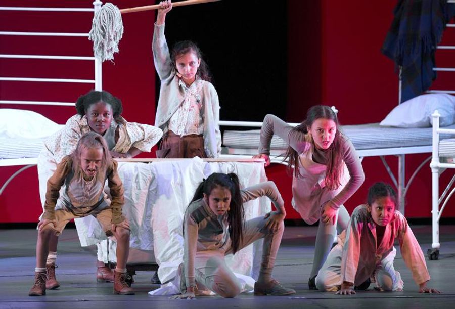 Review: Salonga, Grier, Hilty, Bart & Company Lead Charming Arden-directed ANNIE at the Hollywood Bowl Image