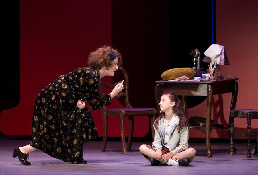 Review: Salonga, Grier, Hilty, Bart & Company Lead Charming Arden-directed ANNIE at the Hollywood Bowl Image