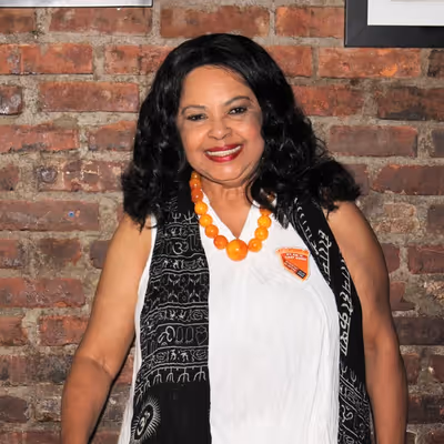Lynda Gravatt Photo
